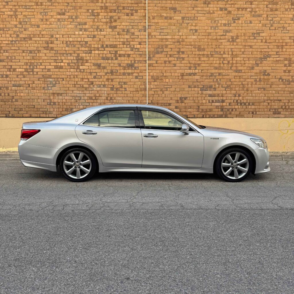 Toyota Crown Hybrid AWS210 Athlete S