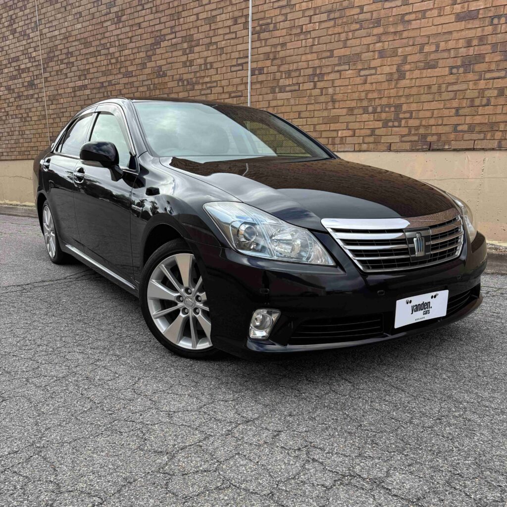 Toyota Crown GWS204 2012