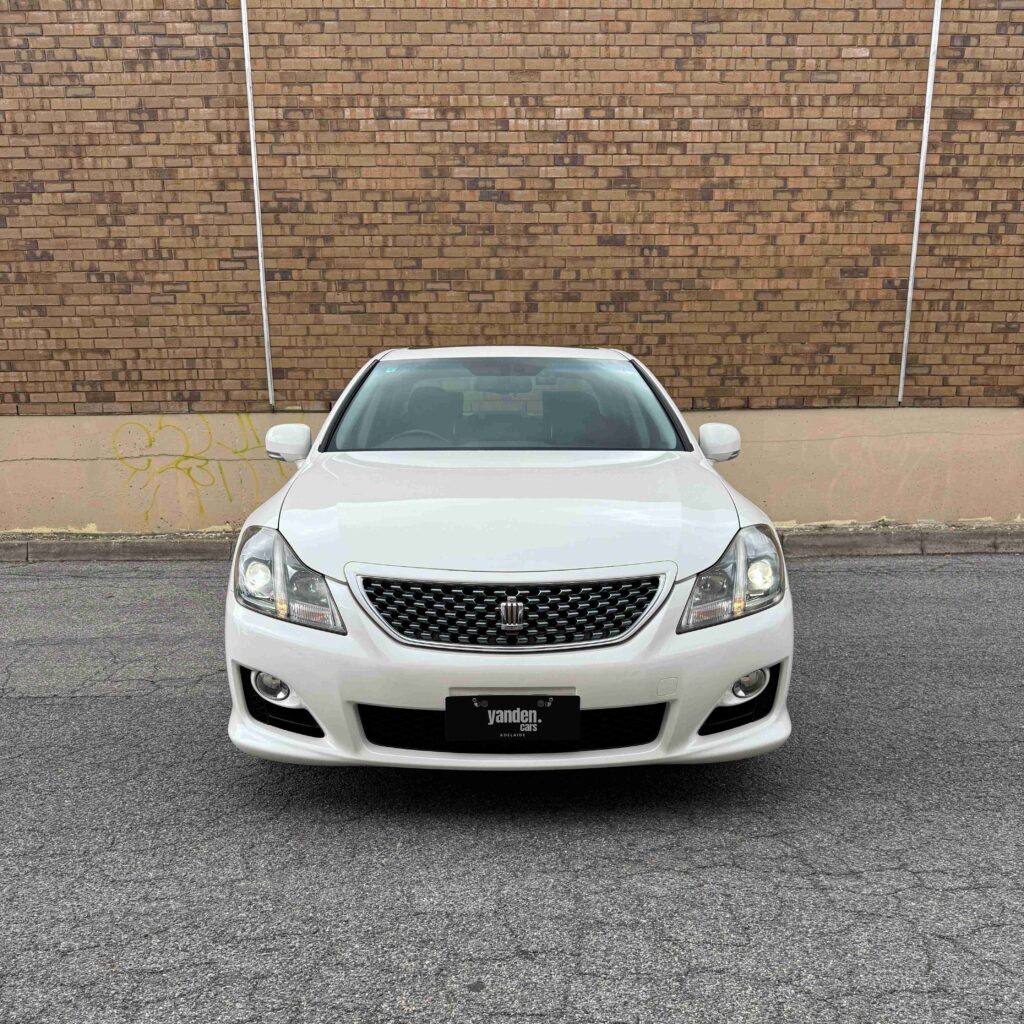 Toyota Crown Athlete GRS204