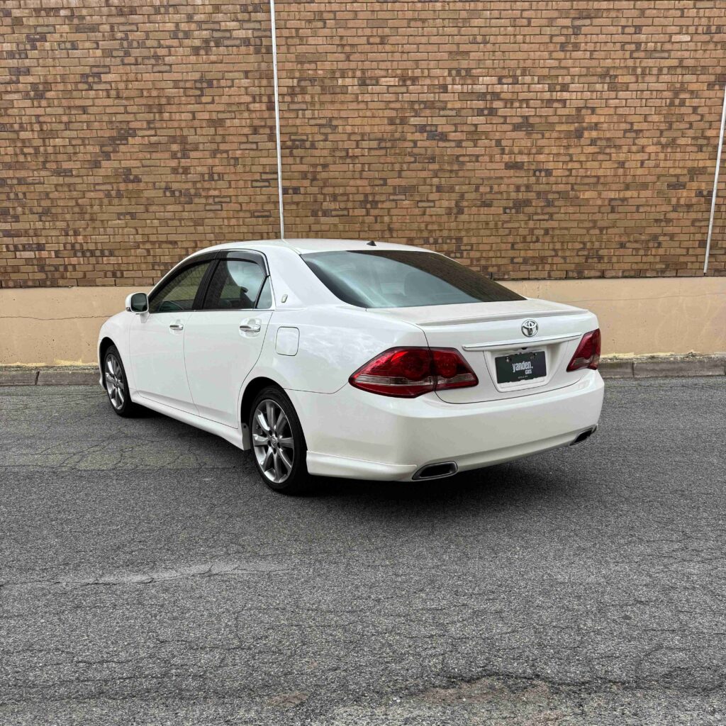 Toyota Crown Athlete GRS204