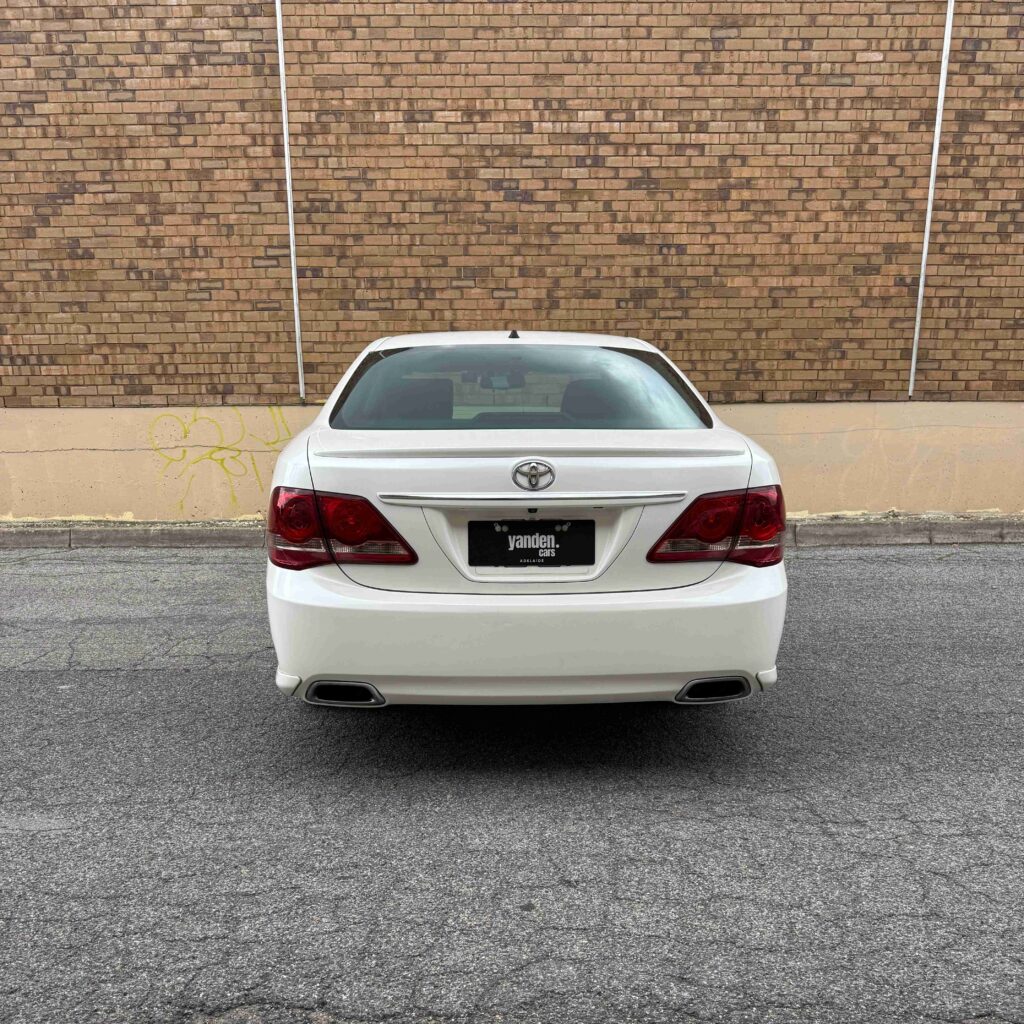 Toyota Crown Athlete GRS204