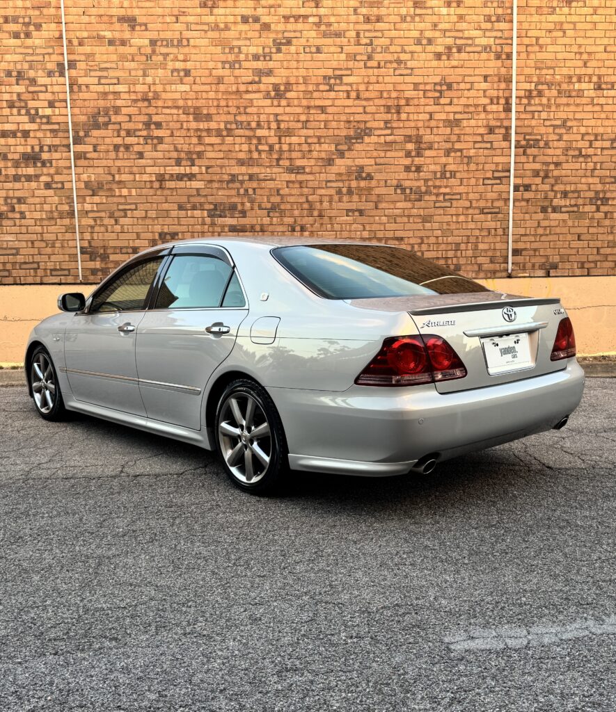 Toyota Crown Athlete GRS184