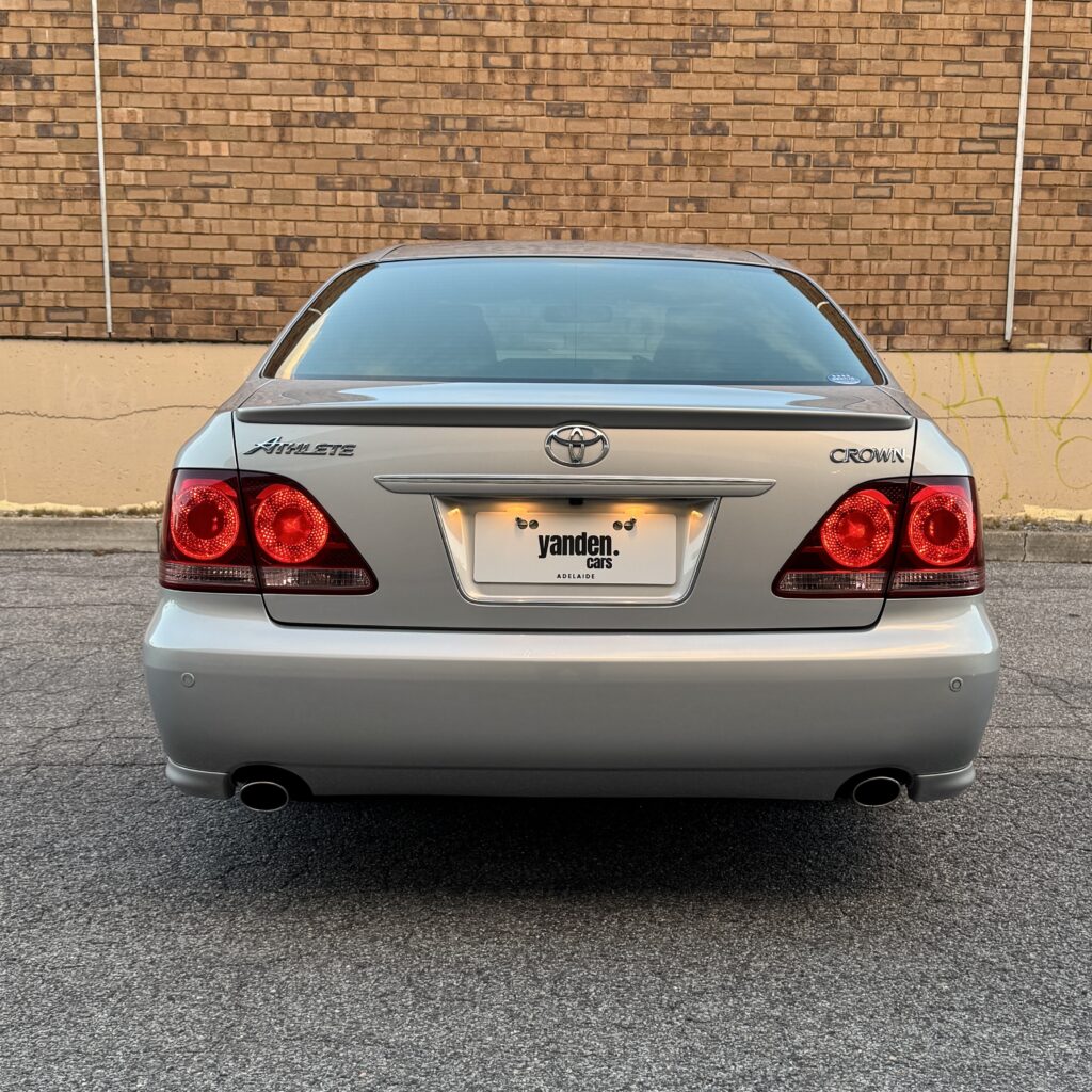 Toyota Crown Athlete GRS184