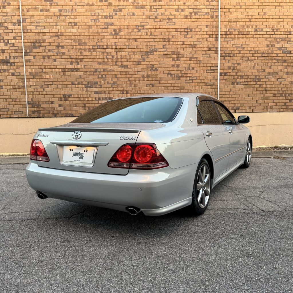 Toyota Crown Athlete GRS184