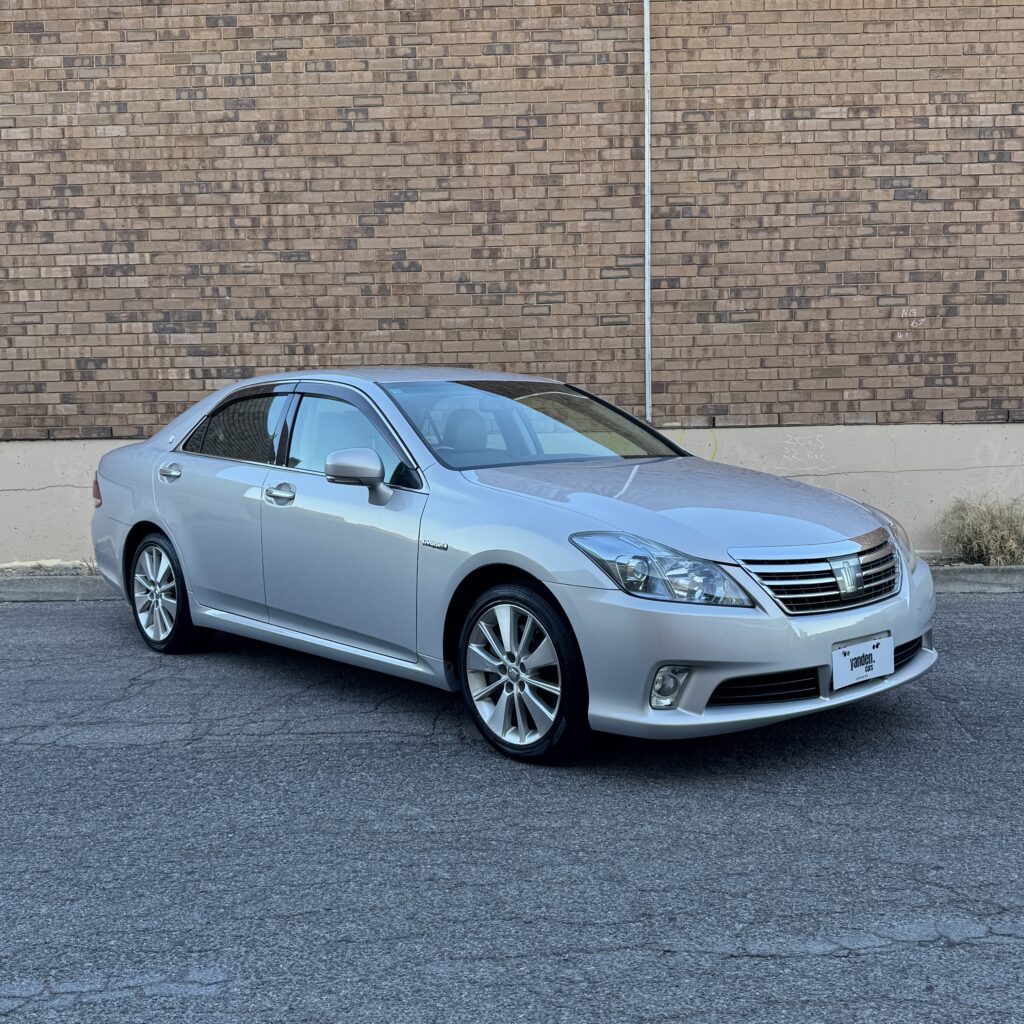 Toyota Crown Hybrid GWS204 G-Package