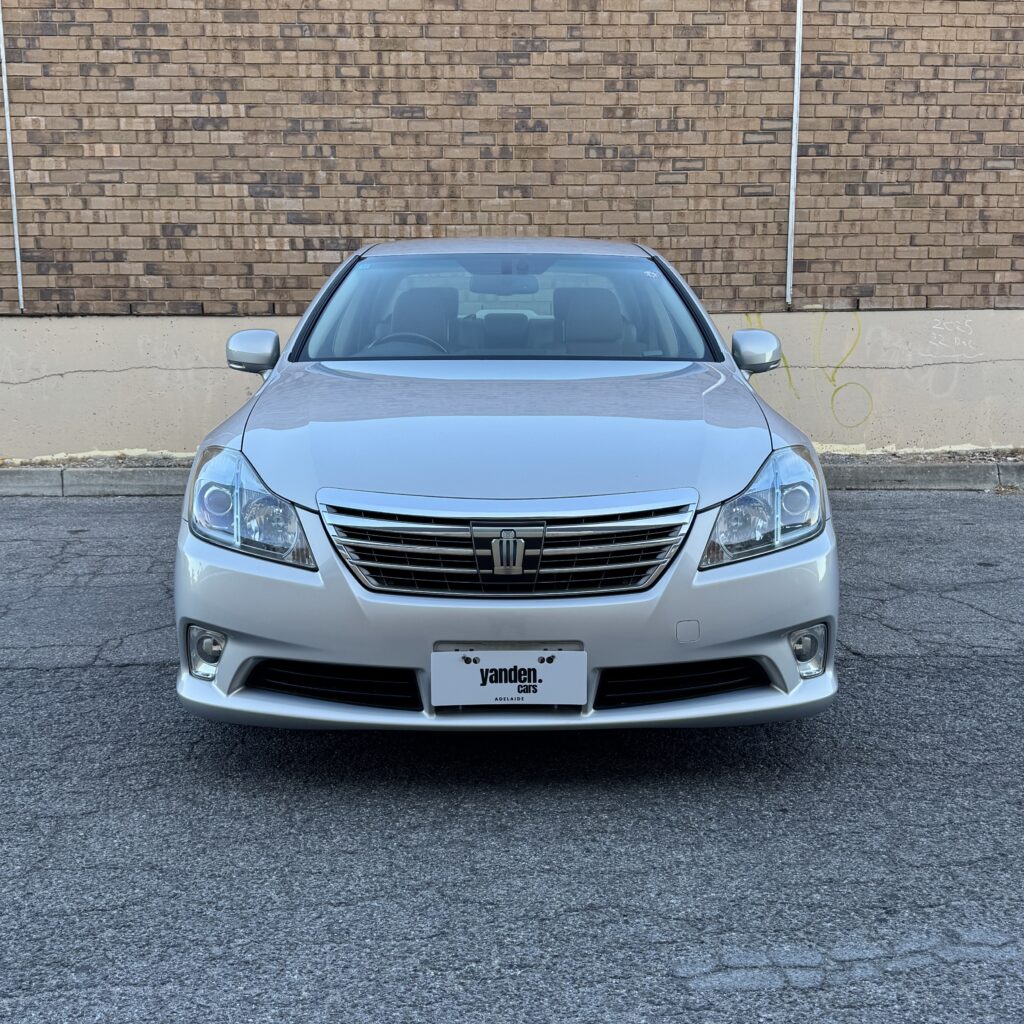 Toyota Crown Hybrid GWS204 G-Package