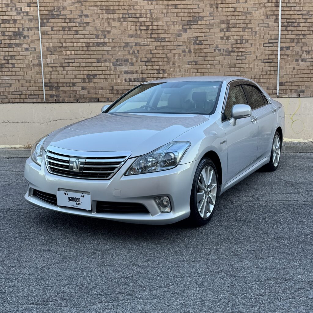 Toyota Crown Hybrid GWS204 G-Package