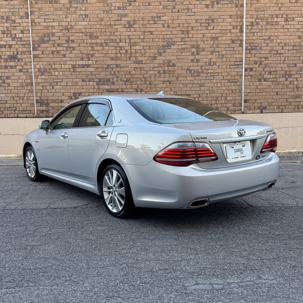 Toyota Crown Hybrid GWS204 G-Package