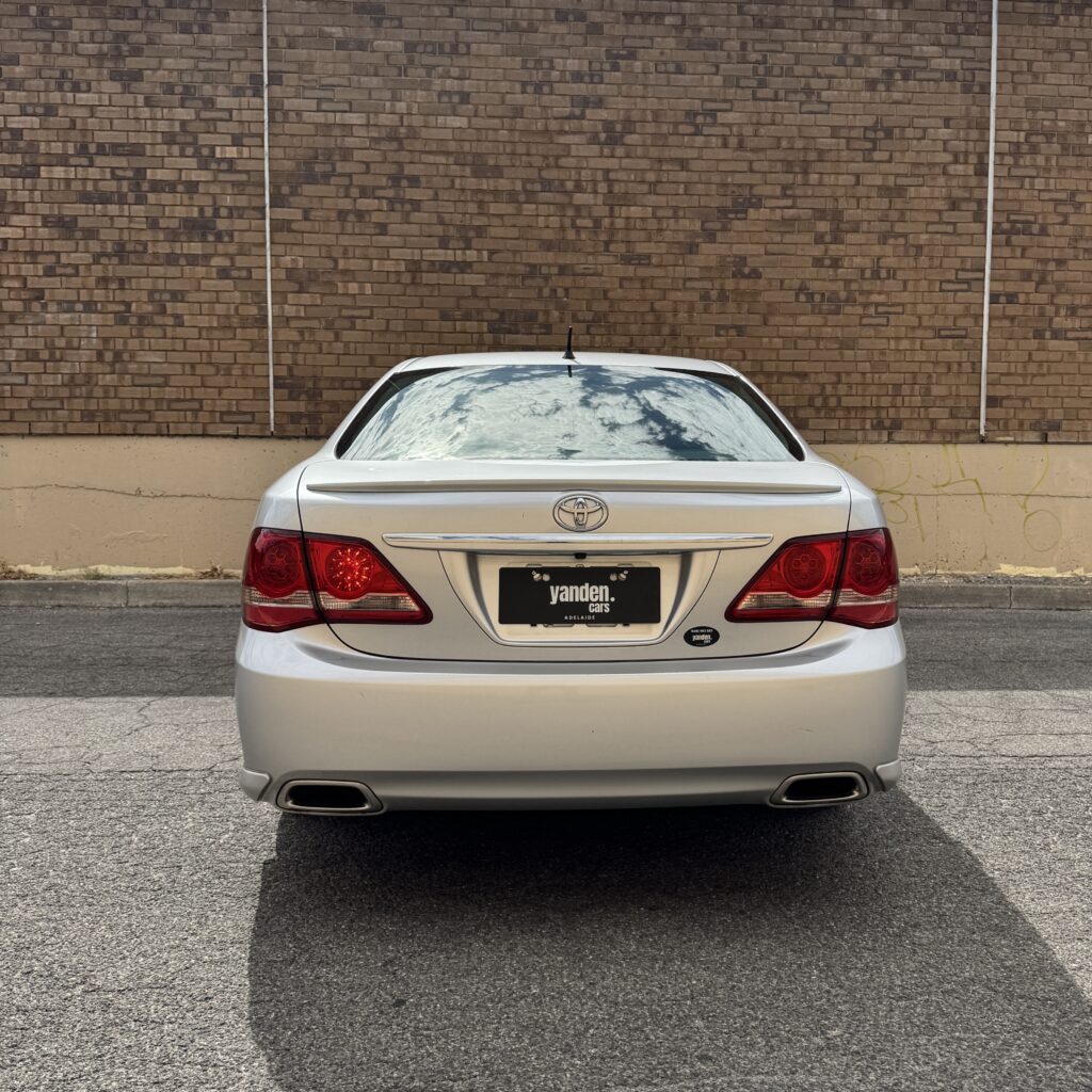 Toyota Crown GRS204 Athlete Anniversary Edition