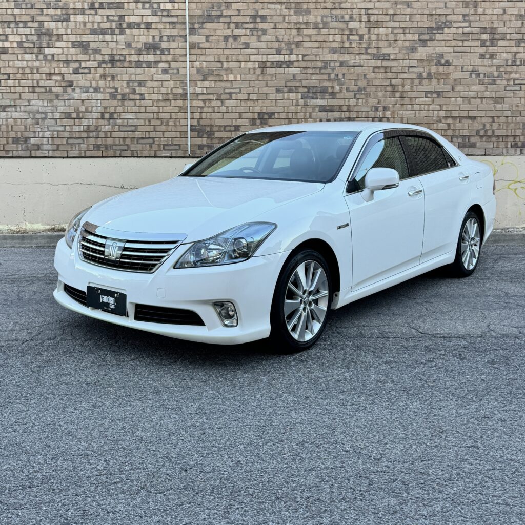 318392 Toyota Crown Hybrid GWS204