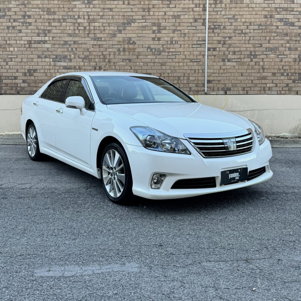 318392 Toyota Crown Hybrid GWS204