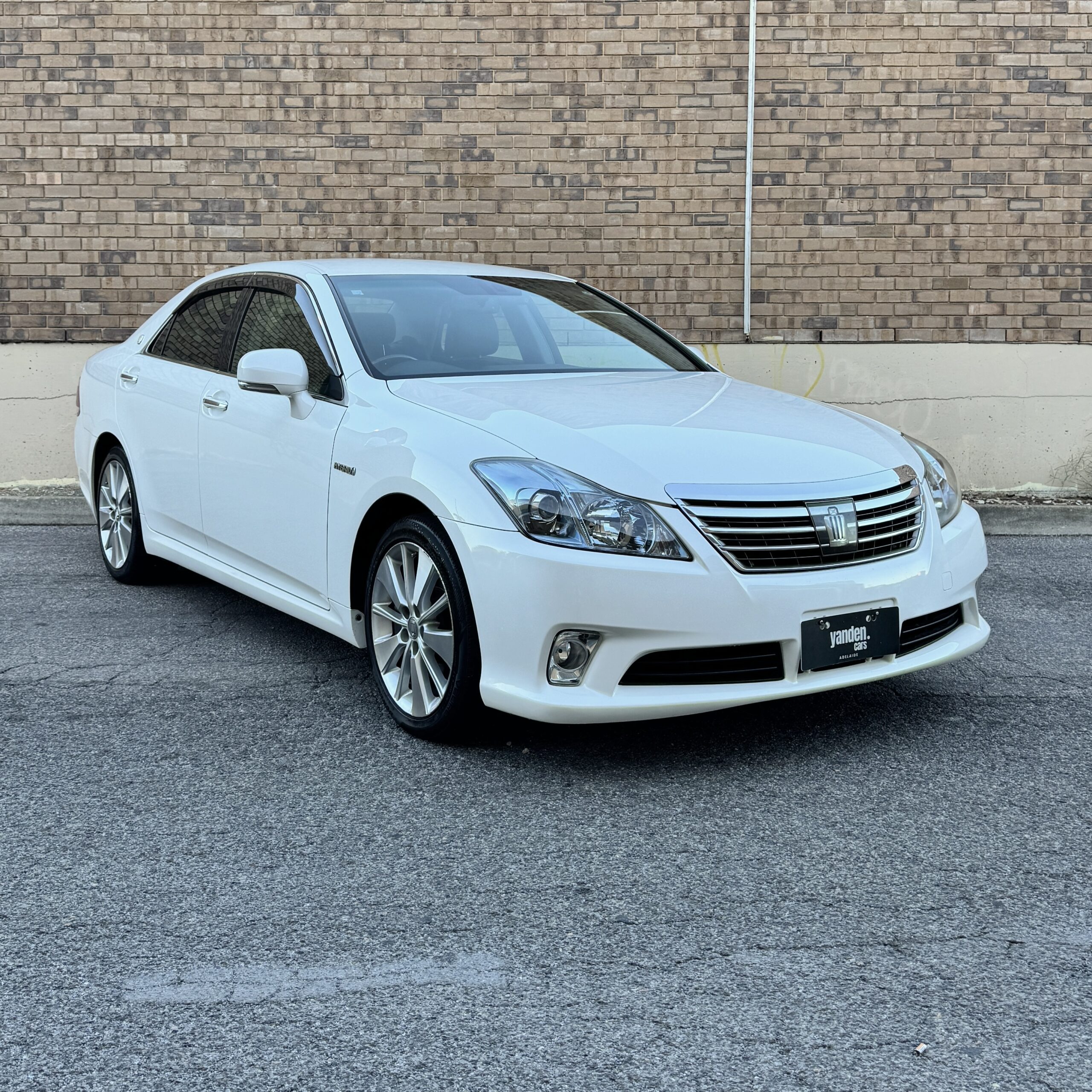 318392_Toyota Crown Hybrid GWS204 – Yanden Cars Adelaide