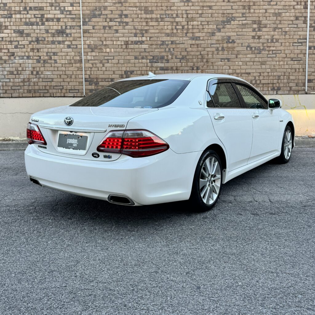 318392 Toyota Crown Hybrid GWS204