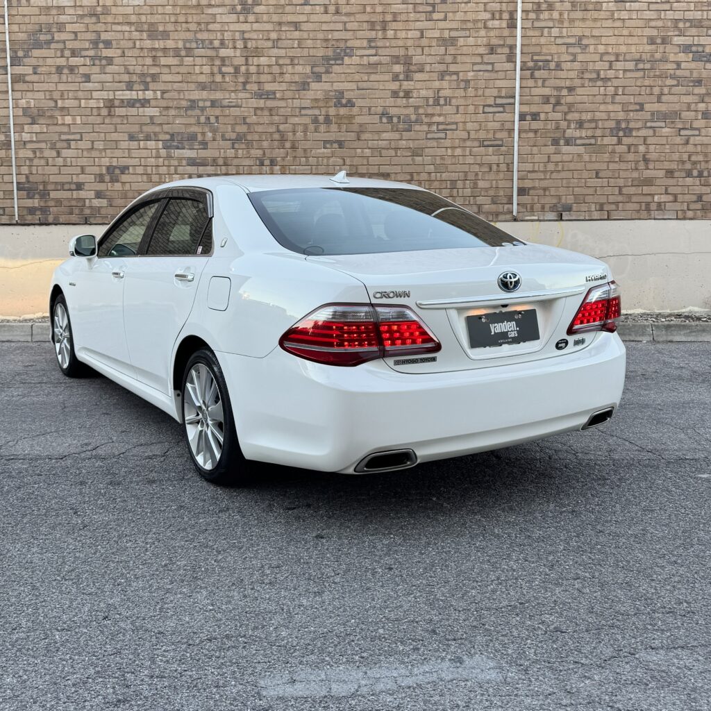 318392 Toyota Crown Hybrid GWS204