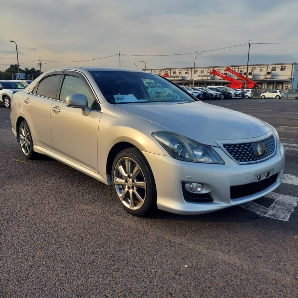 Toyota Crown GRS204 Athlete