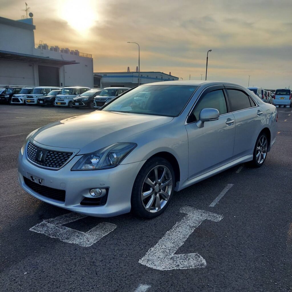 Toyota Crown GRS204 Athlete