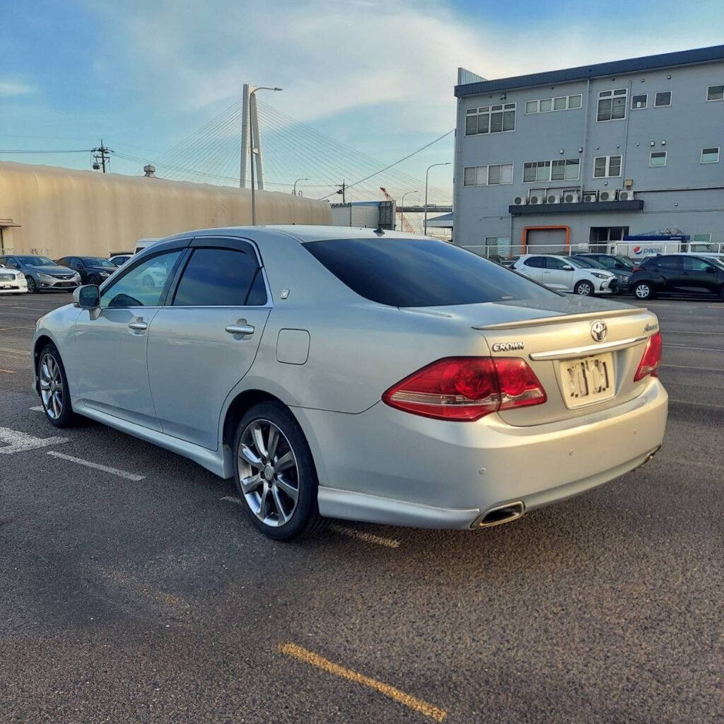 Toyota Crown GRS204 Athlete