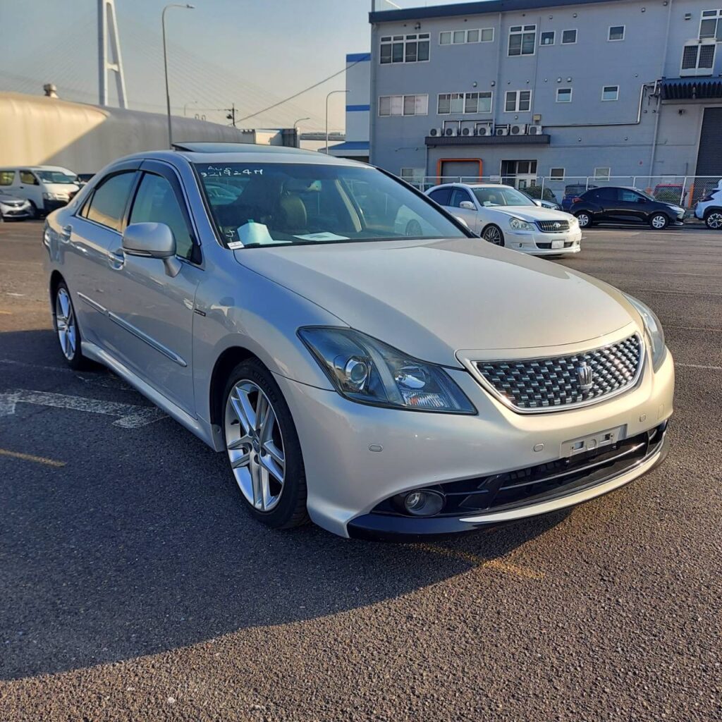 Toyota Crown GRS204 Athlete G-Package