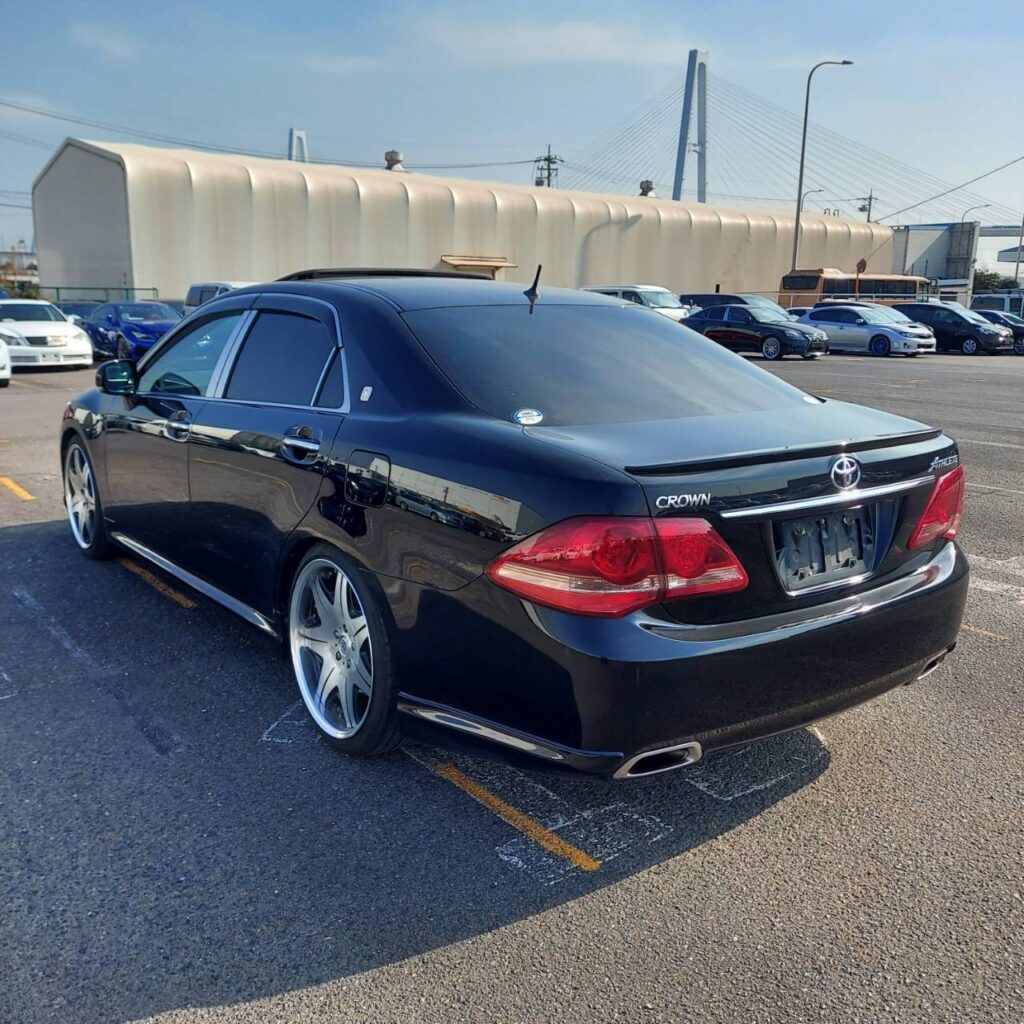 Toyota Crown GRS204 Athlete G-Package