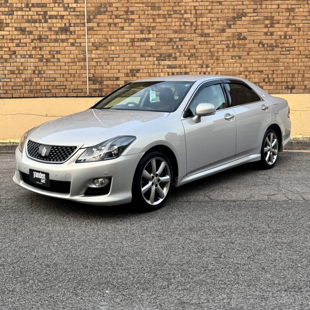 321798_Toyota Crown GRS204 Athlete