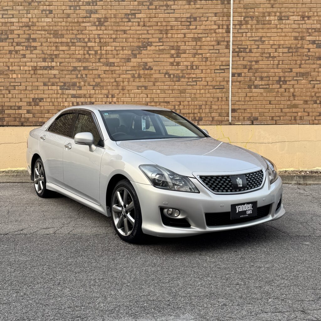 321798_Toyota Crown GRS204 Athlete