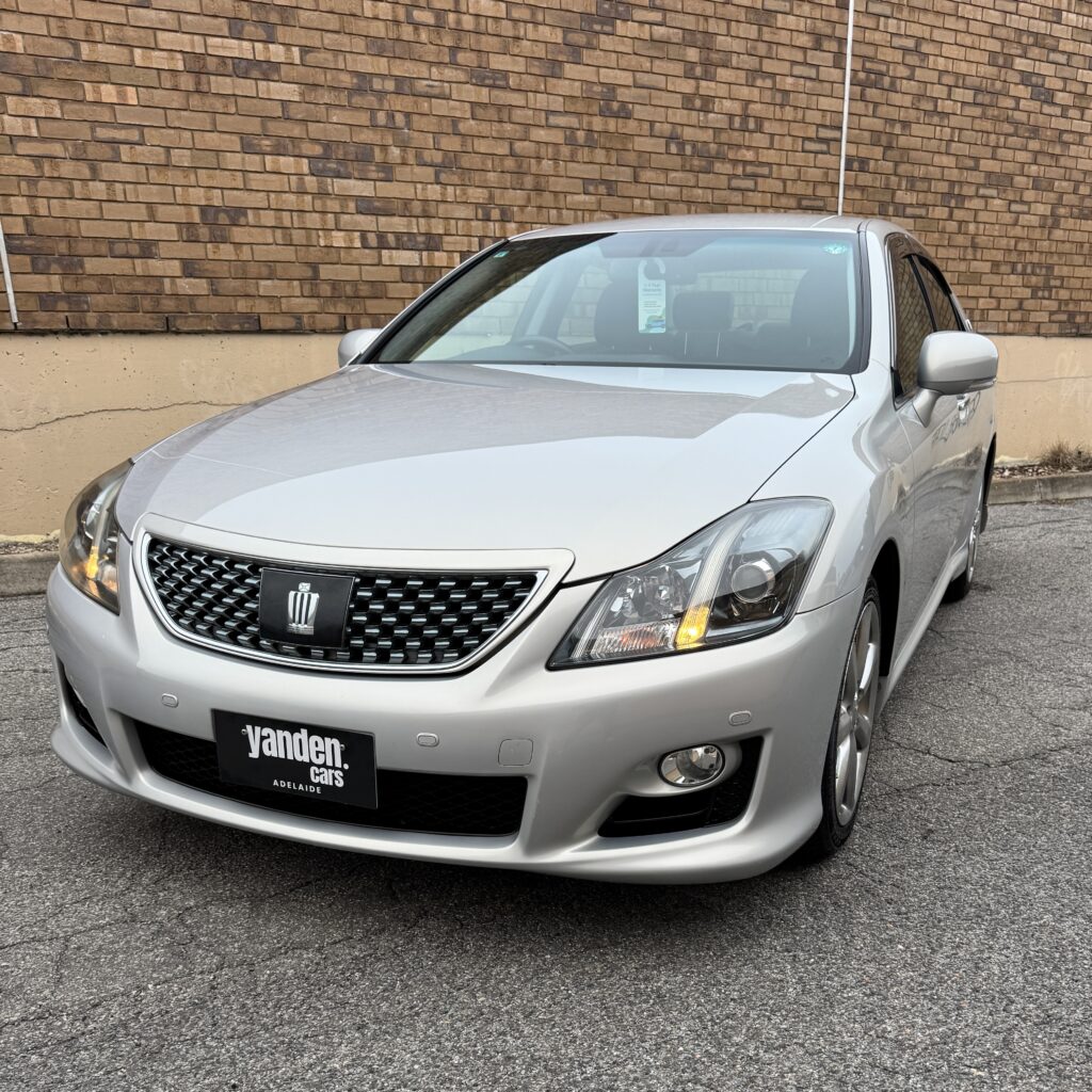 321798_Toyota Crown GRS204 Athlete