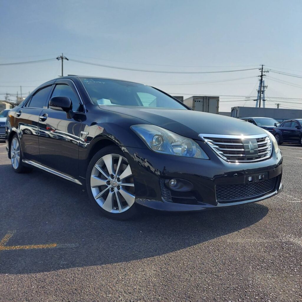 Toyota Crown GWS204 HYBRID