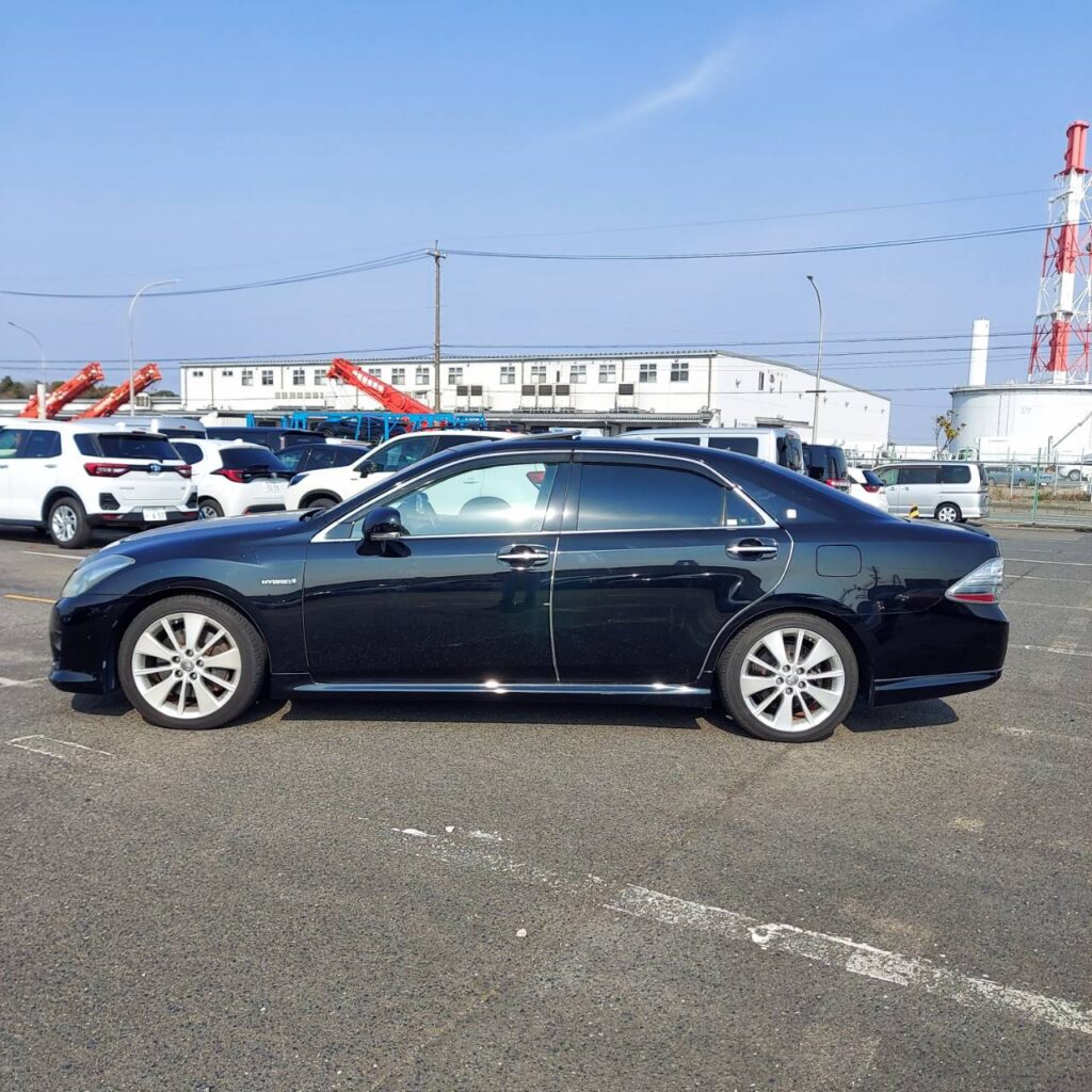 Toyota Crown GWS204 HYBRID