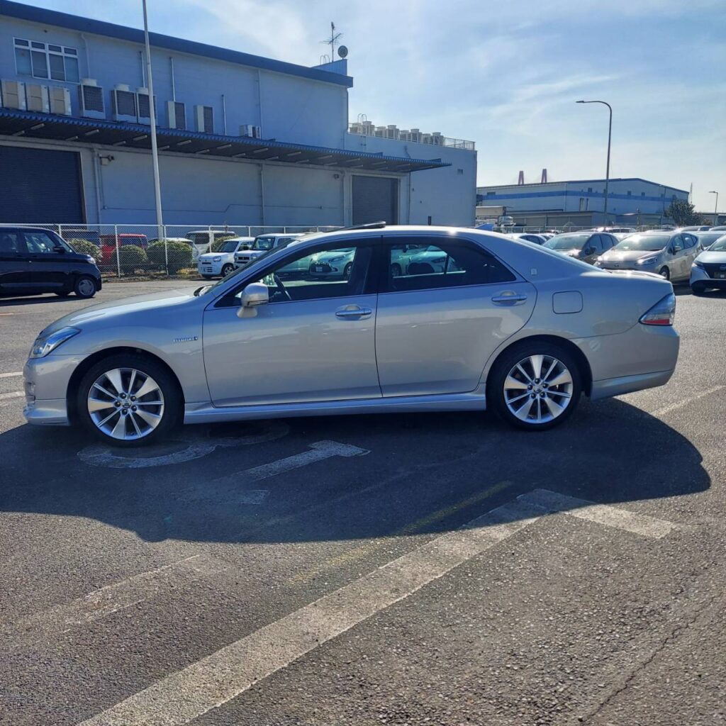 325191_TOYOTA CROWN HYBRID GWS204